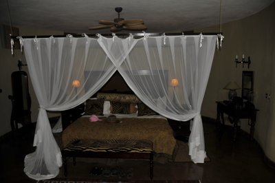 20090814053305 - Safari Lodge Living Room with Deck View